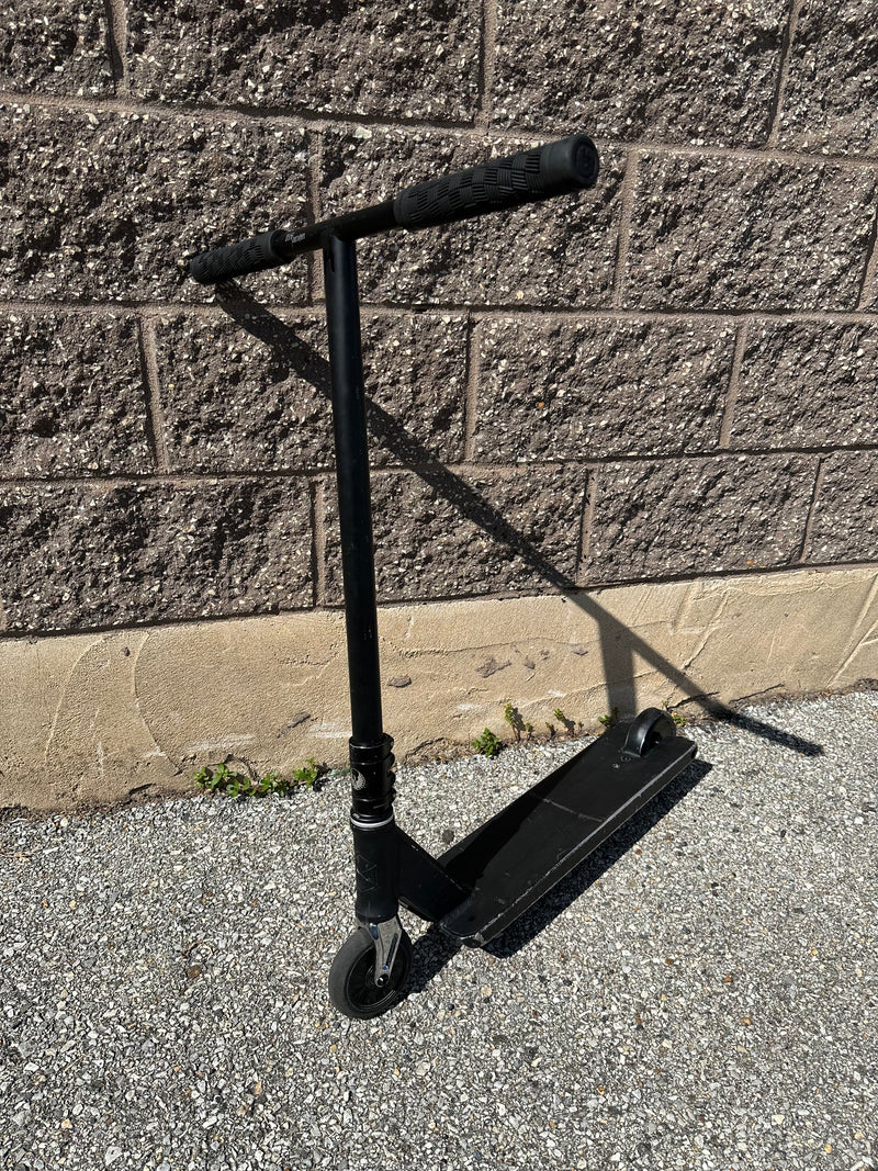 USED Custom Build | Medium Black Street